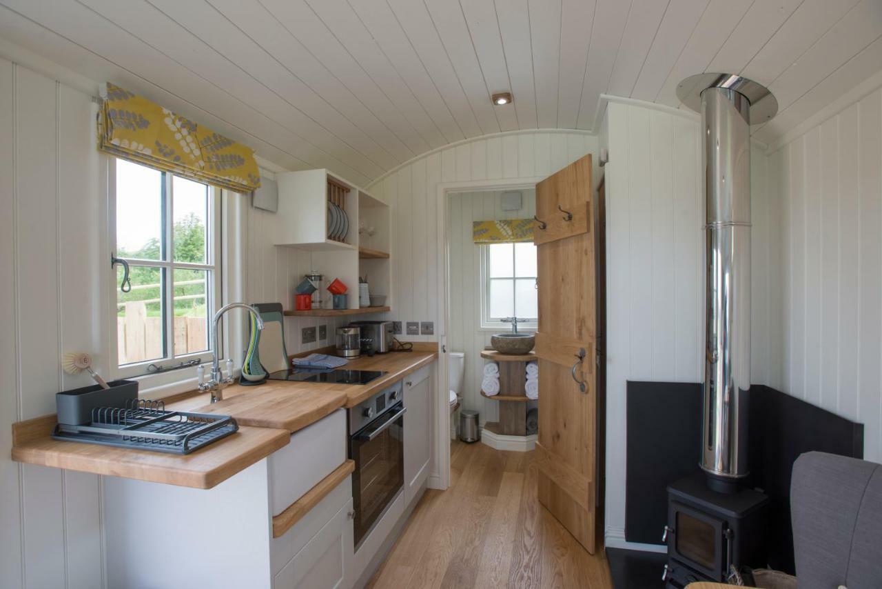West Coast Hideaways Nedd Exterior foto