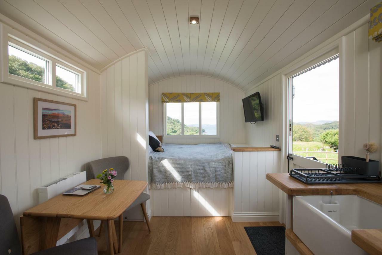 West Coast Hideaways Nedd Exterior foto