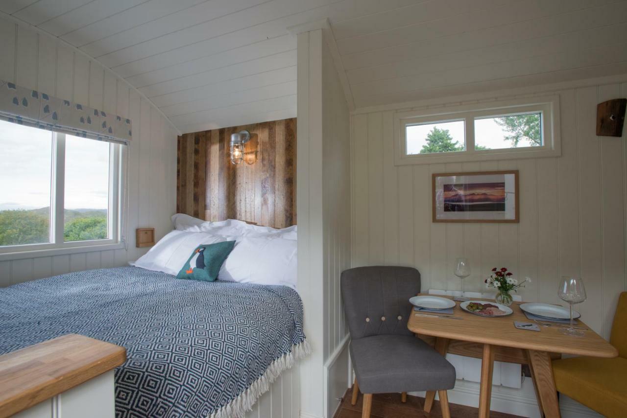 West Coast Hideaways Nedd Exterior foto